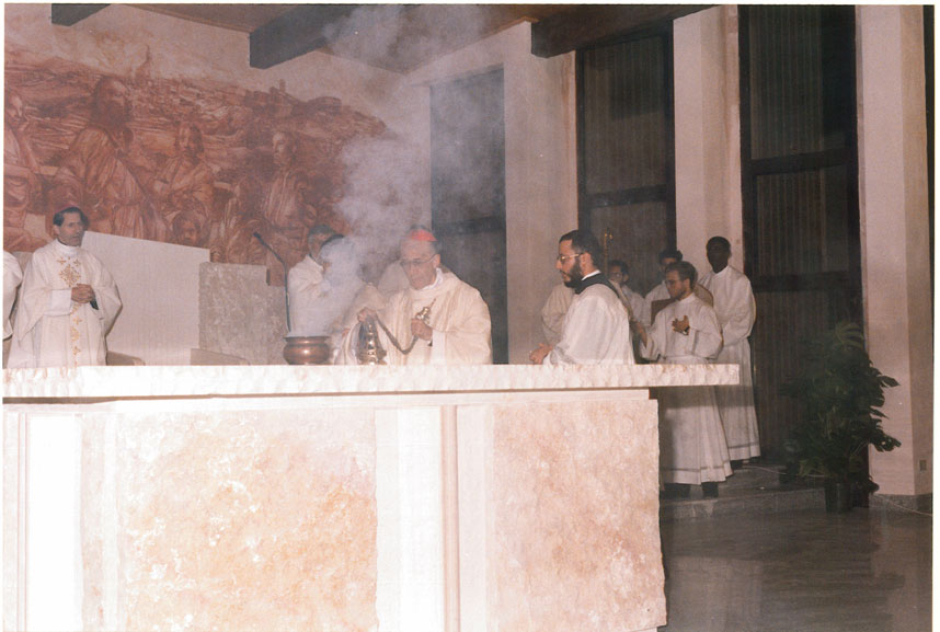 Consacrazione della chiesa: incensazione dell'altare