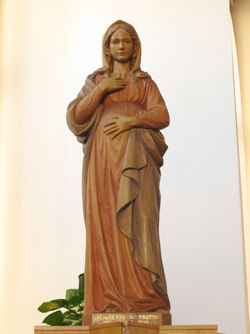 Statua di "Maria incinta"