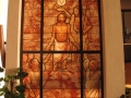 La vetrata "Battesimo del Signore" adiacente il battistero